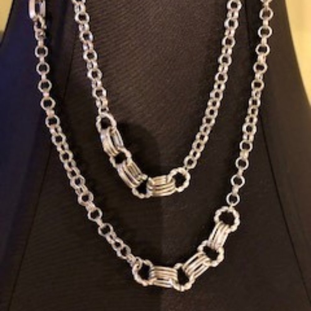 ⬇️White House Black Market  Necklace